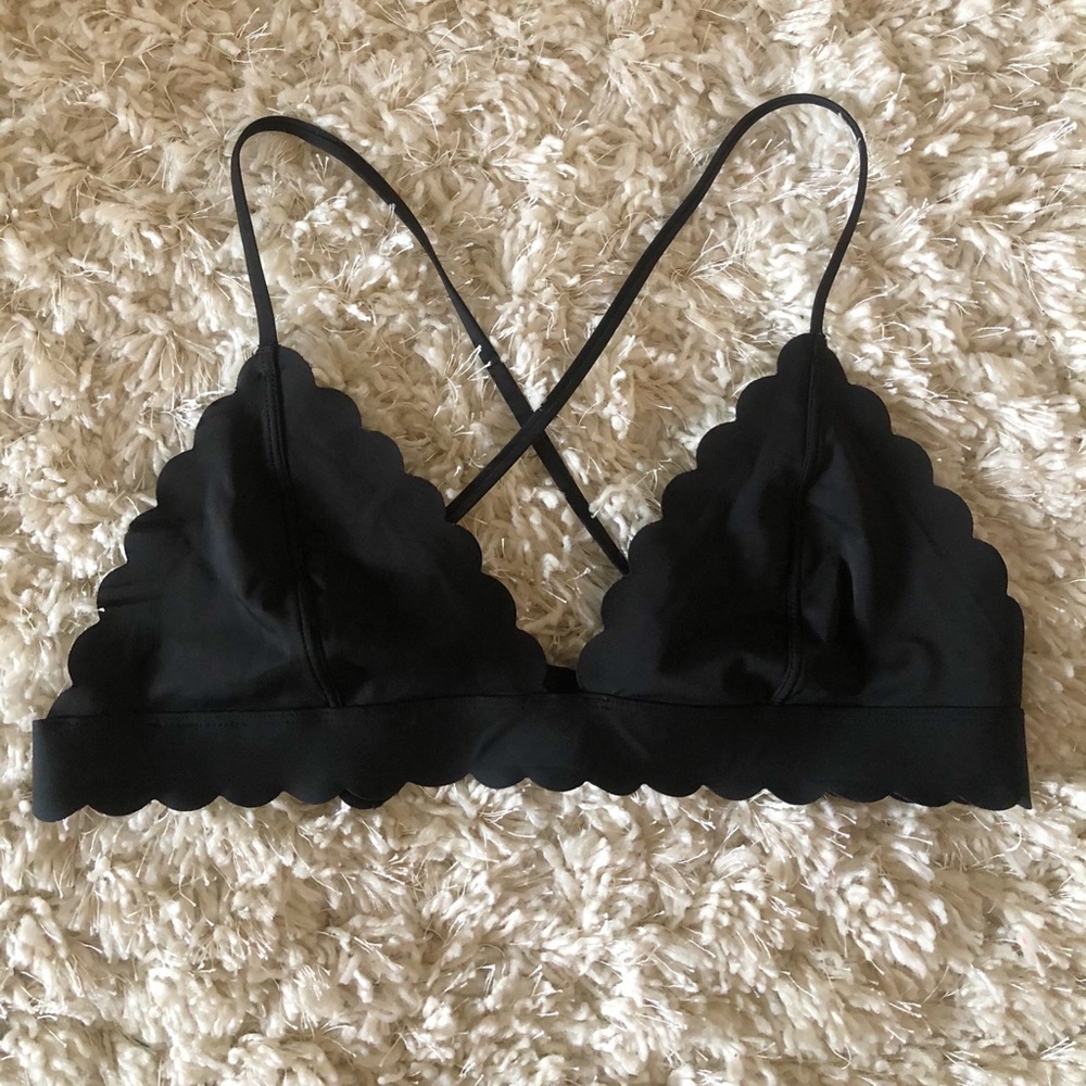 Wavy edged bikini top☀️ US Size 10